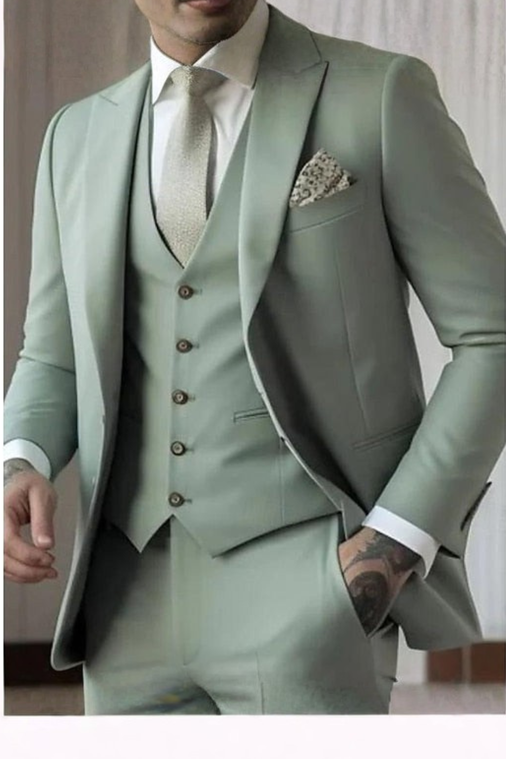 Slim Fit Peak Lapel Three Piece Suit for Men
